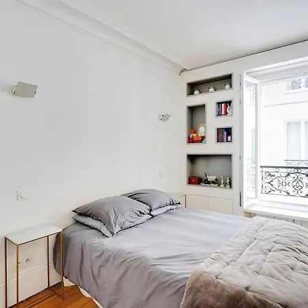 Au Centre De Equipe Paris